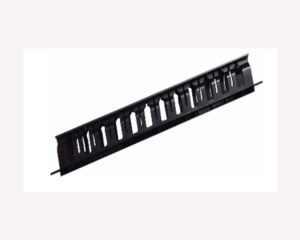 MAXPRO LINE Panel ranzirni 19 inča, kanalica, plasticni, 1U
